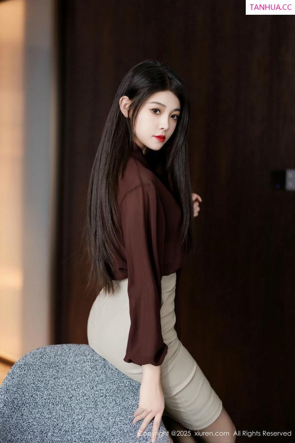   [XiuRen]高清写真图 2025.02.11 No.9868 初梦瑶 黑丝美腿第13张图片